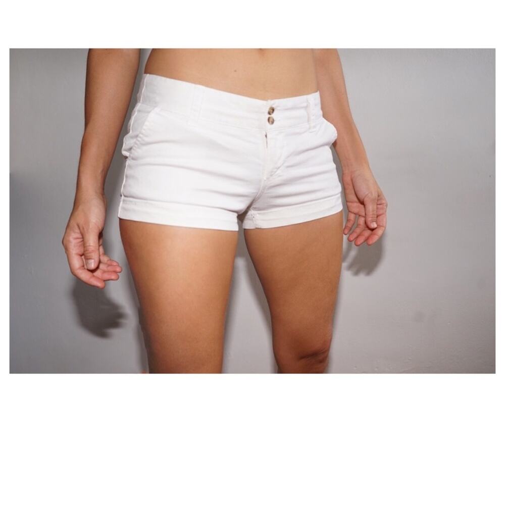 WHITE SHORTS 3